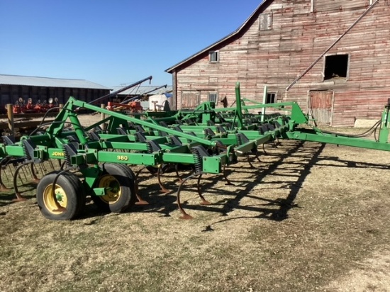 John Deere 980 36 1/2' Field Cultivator