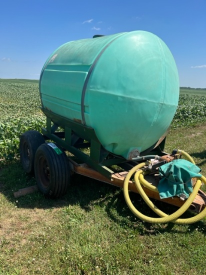 1000 gal. Tandem Axle Spray Tender