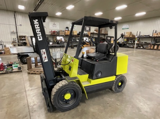 Clark GPS27 2-Stage Forklift