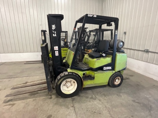 Clark CPG30 3-Stage Forklift
