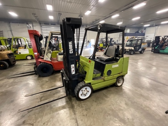 Clark GCS25MB 3-Stage Forklift, hard tire