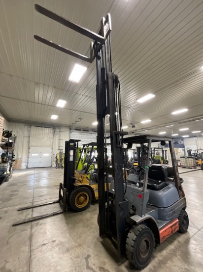 Toyota 42-6FG615 3-Stage Forklift