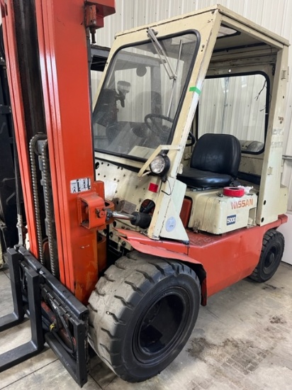 Nissan PF02A25V 3-Stage Forklift