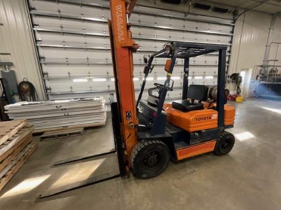 Toyota 42-5FG20 2-Stage Forklift