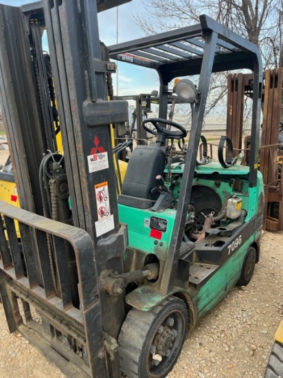*For Parts or Repair, Mitsubishi FGC25K 3-Stage Forklift