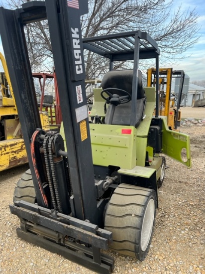 *For Parts or Repair: Clark GPX25 2-Stage Forklift