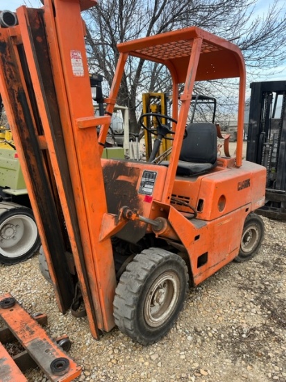 *For Parts or Repairs, Clark Y40 3-Stage Forklift
