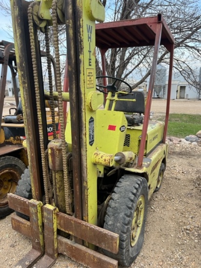 *For Parts or Repair: White M440 2-Stage Forklift