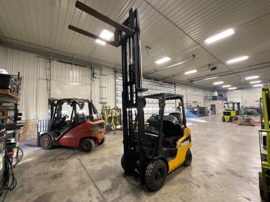 Caterpillar P3500 Sideshift Forklift