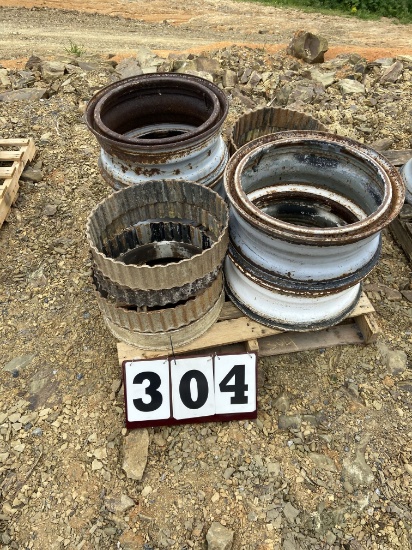 Pallet of 4 Dayton Rims and Spacers
