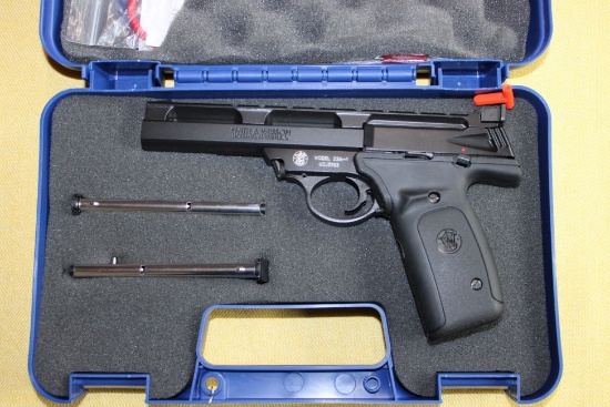 Smith & Wesson Model 22A-1  .22 Long Auto, in Blue hard case with two clips