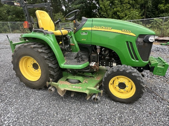 John Deere Tractor 3320, Hydrostatic with mower deck – 393 Hours, hydraulic plumbing, 3pt hitch,