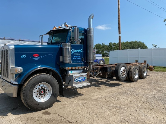 2010 Peterbilt Model 388 Truck