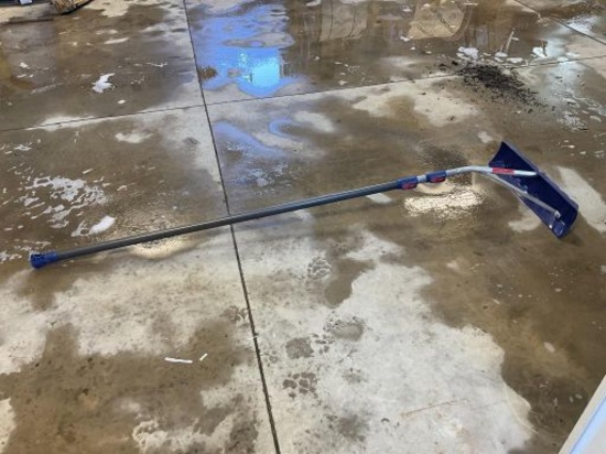 Roof shovel