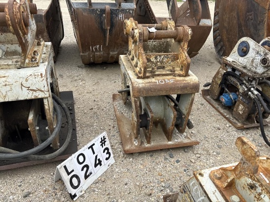 Hydraulic plate compactor