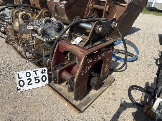Hydraulic plate compactor