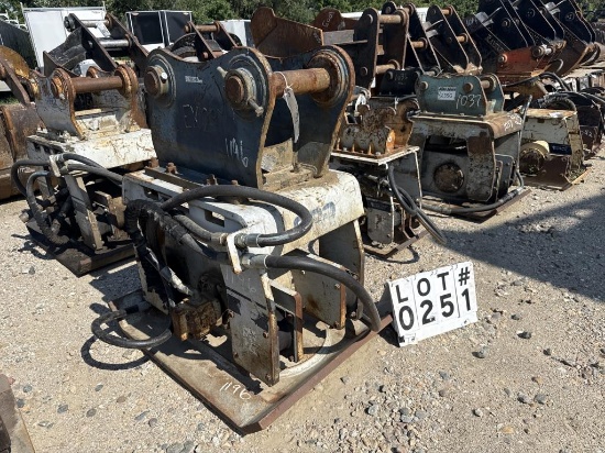 Hydraulic plate compactor