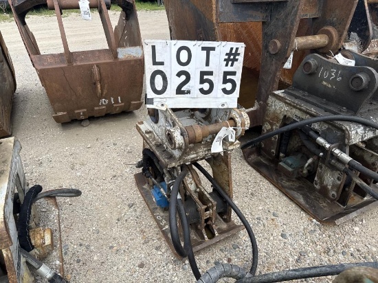 Hydraulic plate compactor