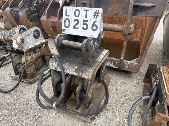 Hydraulic plate compactor