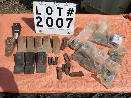 Mixed lot of excavators bucket teeth