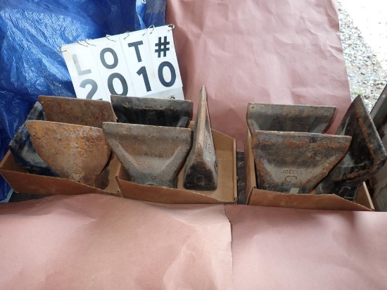 (9) Assorted excavator bucket teeth