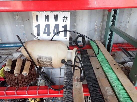 concrete tools includes handle.