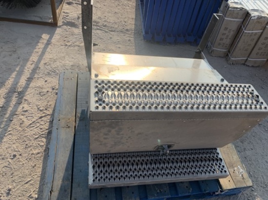 Truck side step with toolbox Located in Odessa,TX