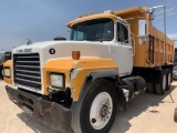 2004 Mack RD688S VIN: 1M2P267YX4M067545 Odometer States: 502971 Color: whit