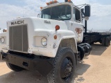 1981 Mack RD686S Winch Truck VIN: RD686S8290 Odometer States: 698982 Color: