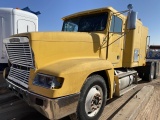 19996 Freightliner VIN: 1FUYDZYB2TL589890 Odometer States: 895619 Color: Ye