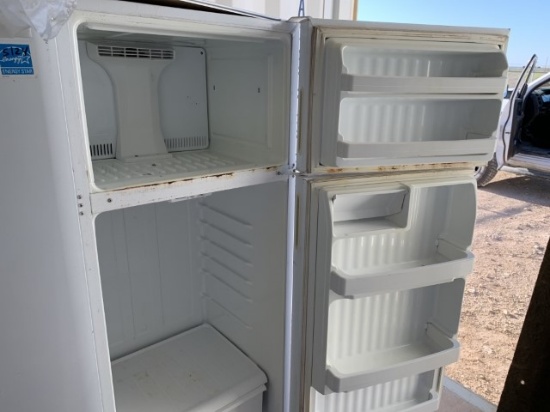 Refrigerator GE Location: Big Lake, TX