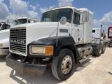 2000 Mack CH613 VIN: 1M2AA13Y9YW124121 Odometer States: 740619 Color: White