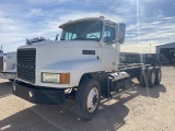 2001 Mack Ch612 VIN: 1M1AA08Y21W024214 Odometer States: 476441 Color: White