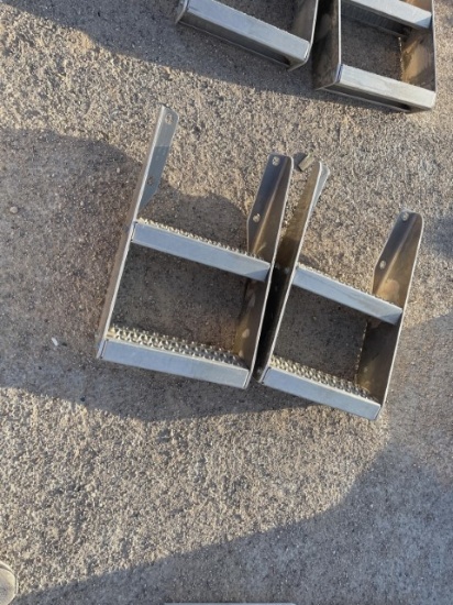 2 New Aluminum Side Steps Location: Odessa, TX