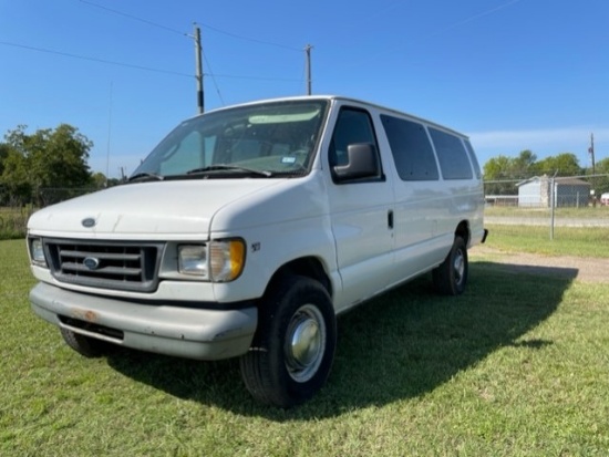 2005 Ford E-350 VIN: 1FBSS31L55HA92619 Odometer States: 415,511 Color: Whit