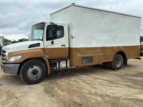 2011 HINO BOX TRUCK