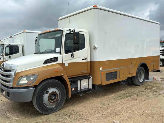 2015 HINO BOX TRUCK