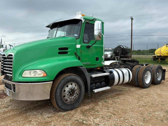 2013 MACK CXU (PINNACLE)