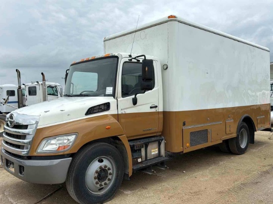 2011 HINO BOX TRUCK