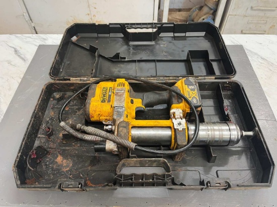 DEWALT GREASE GUN