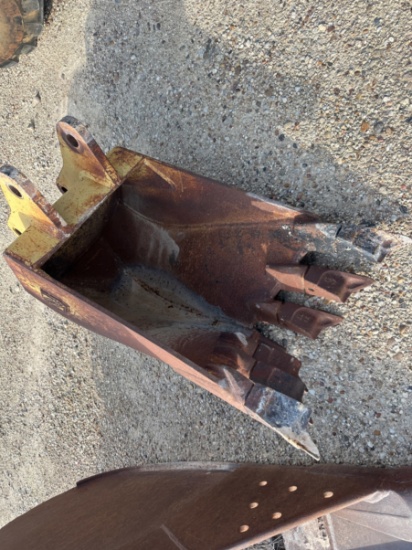 HENSLEY 18 TRENCHING BUCKET