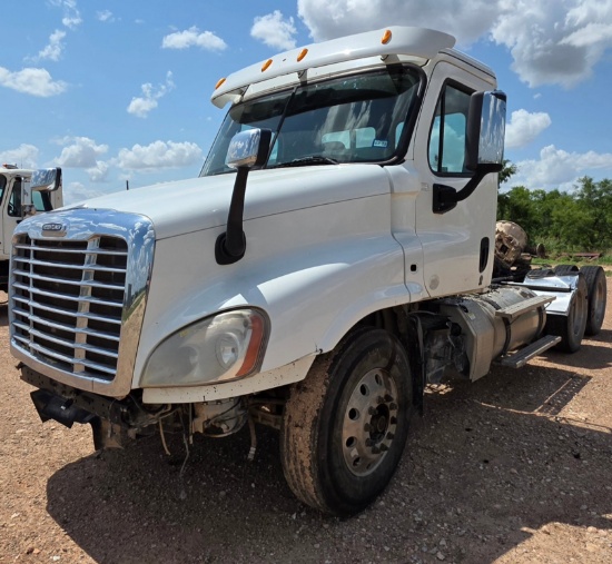 2014 FREIGHTLINER CASCADIA DAYCAB (INOPERABLE)