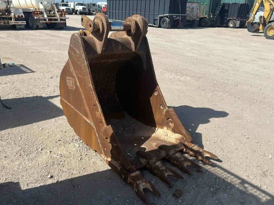 36 TOOTHED CAT EXCAVATOR BUCKET