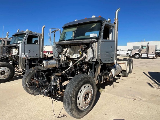 2011 FREIGHTLINER CORNADO (INOPERABLE)