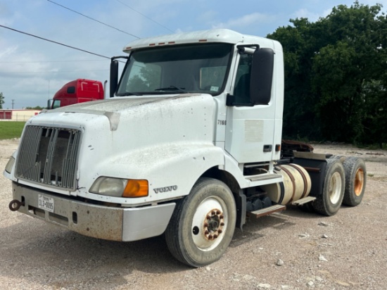 2003 VOLVO VNL