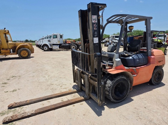 TOYOTA FGU35 FORKLIFT