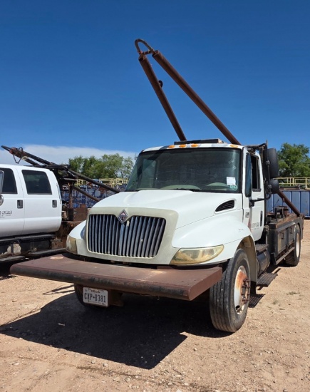 2003 INTERNATIONAL DURASTAR 4300 (INOPERABLE)