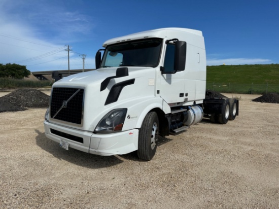 2016 VOLVO VN SERIES SLEEPER