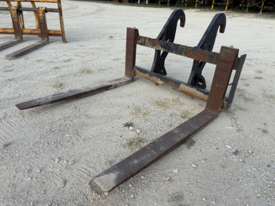 Caterpillar 930 Fork Attachment