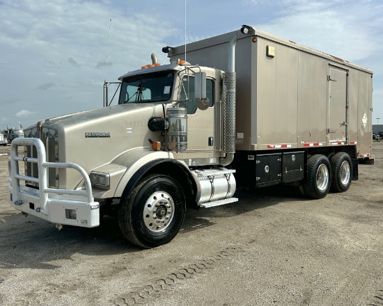 2015 Kenworth T800 Daycab Lube Truck